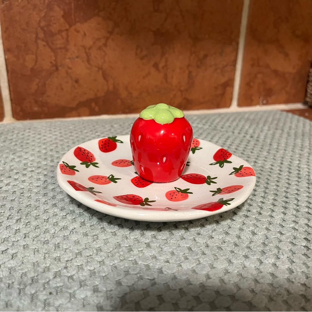 Strawberry Design Ceramic jewelry dish
